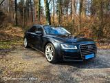 Audi A8 4.2 TDI tiptronic quattro - - Audi A8 mit Diesel-Antrieb: Blau