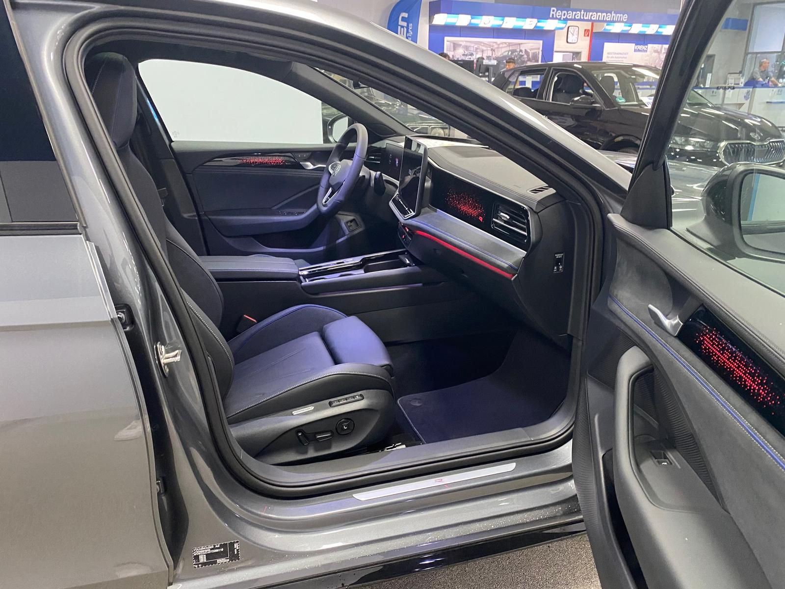 Fahrzeugabbildung Volkswagen Passat Variant 1.5 TSI eHybrid DCC R-Line