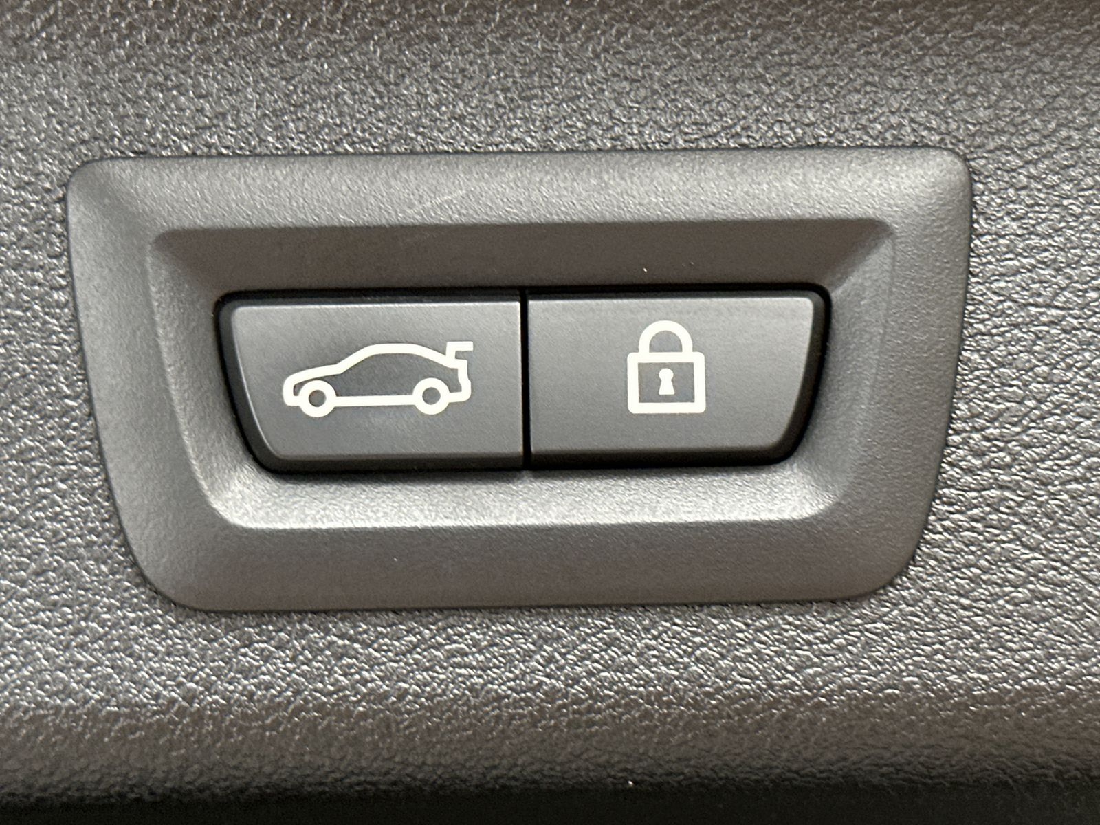 Fahrzeugabbildung BMW 530e Touring M-Sport NAV+LASER+AHK+HEAD-UP+18ZO
