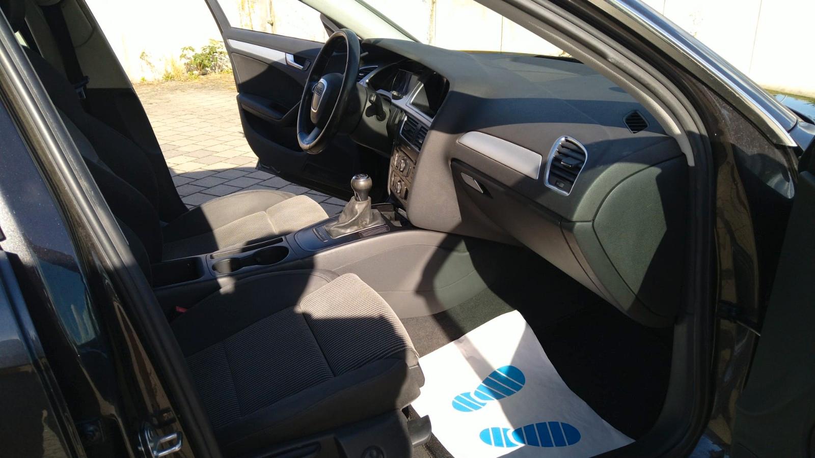 Audi A4 2009 — photo 12