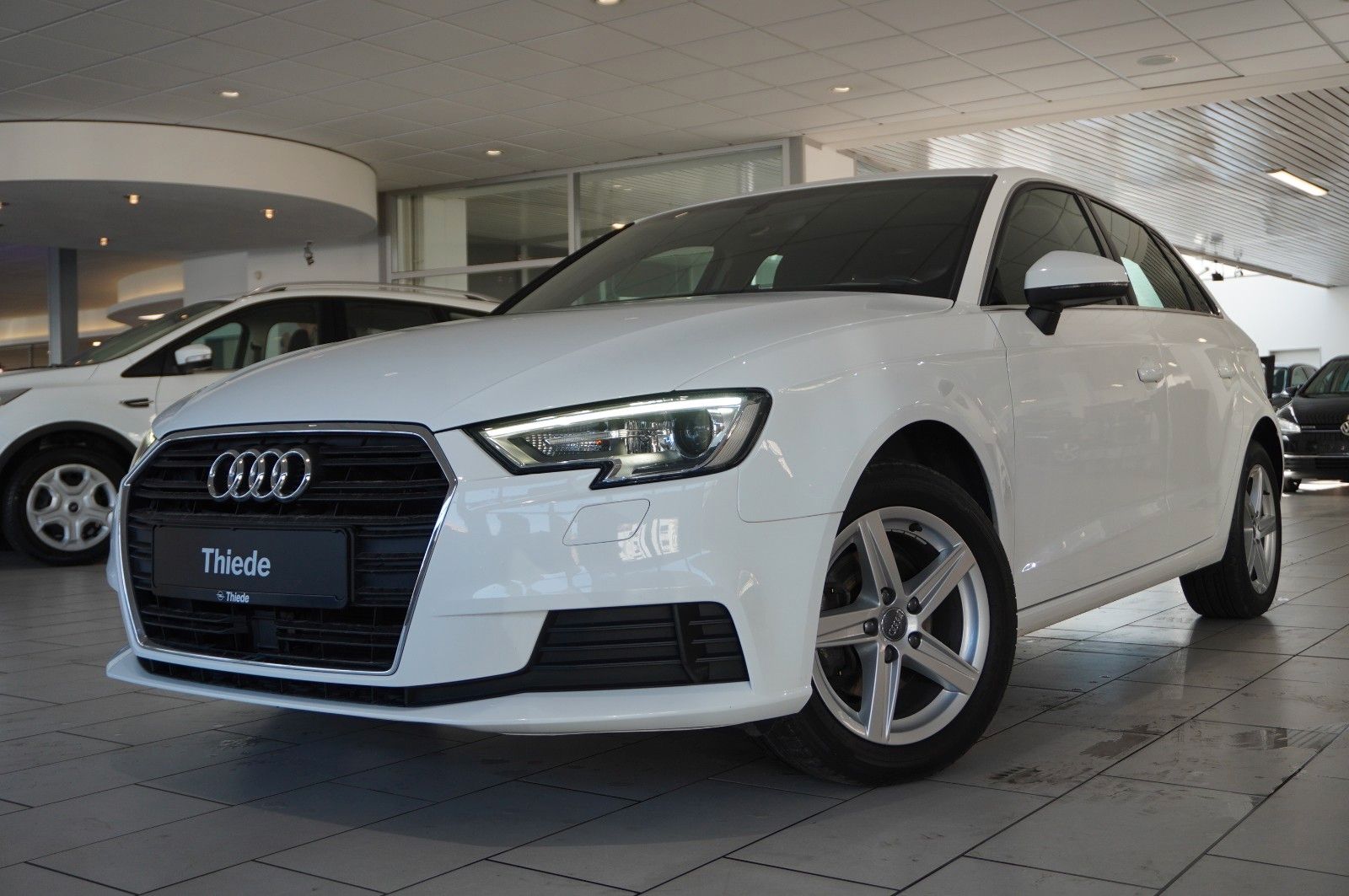 Fahrzeugabbildung Audi A3 Sportback 35 TFSI NAVI/BI-XENON/SHZ/ACC/PDC