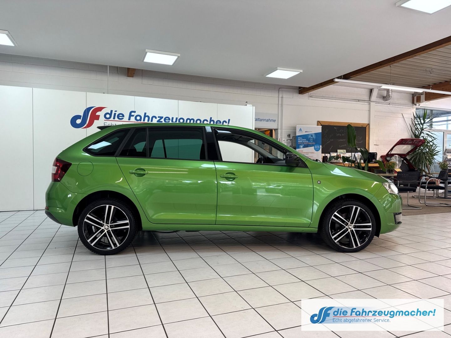 Fahrzeugabbildung SKODA Rapid Spaceback StylePlus 1.2 TSI Panorama Xenon