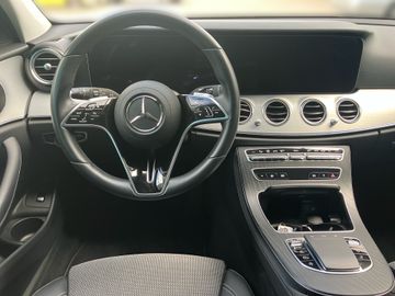 Mercedes E 220 - 8
