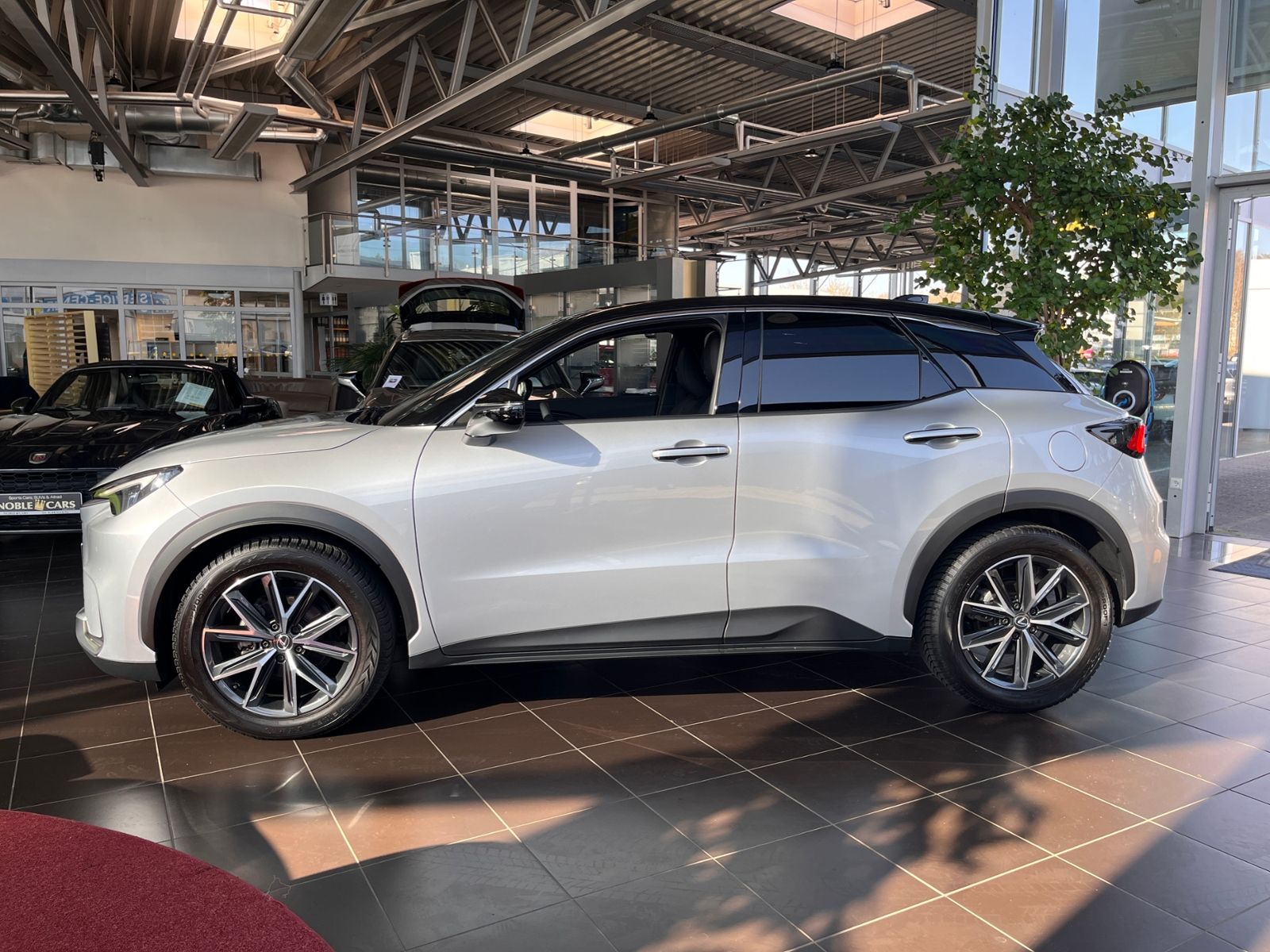 Fahrzeugabbildung Lexus LBX FWD Emotion LED NAV SHZ RFK 18"