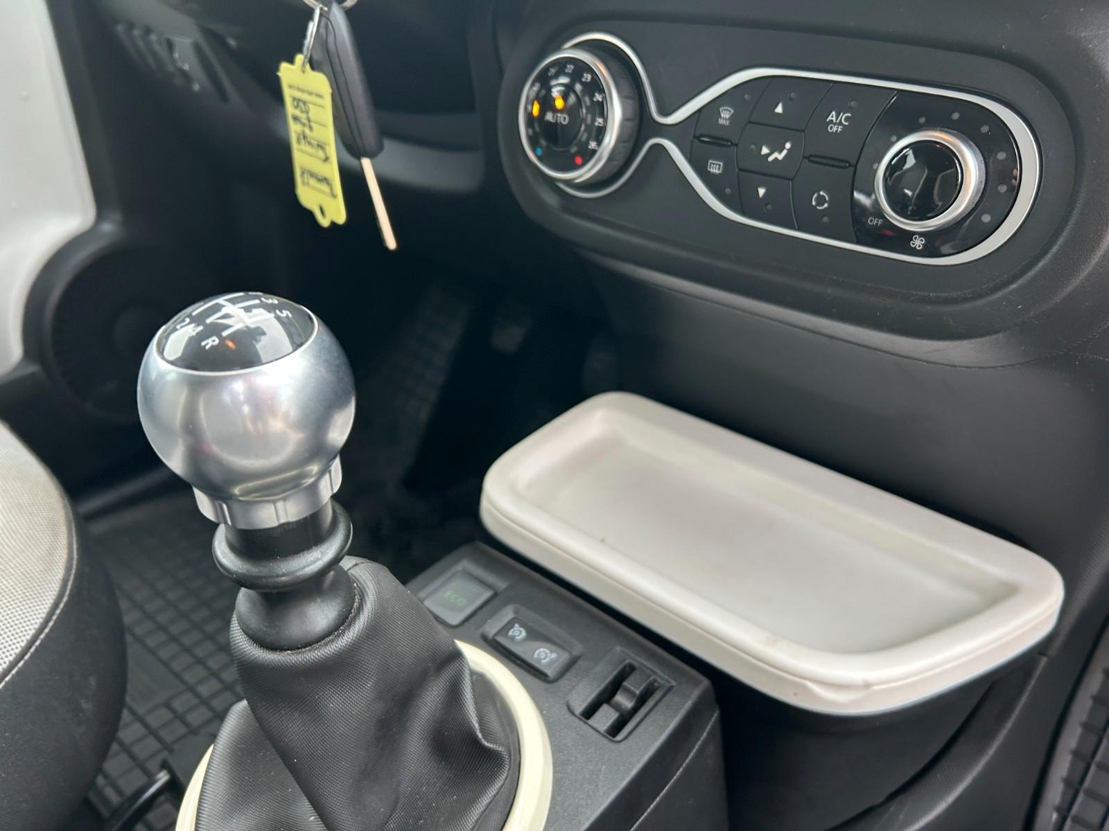 Renault Twingo Intens TCe 90 Klimaauto. Navi PDC Kamera