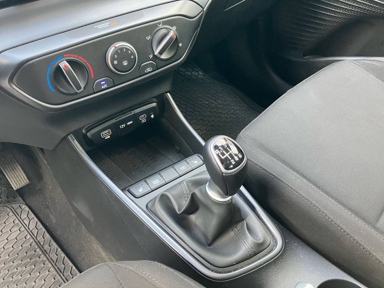 Fahrzeugabbildung Hyundai i20 TREND VOLL-LED*SHZ*LHZ*NAVI*USB*CARPLAY