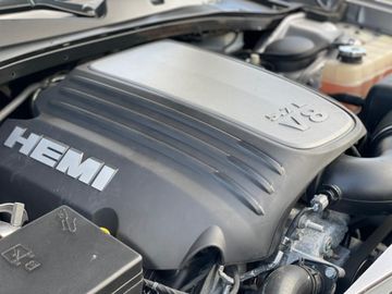 Fahrzeugabbildung Dodge Charger 5.7 RT V8 HEMI 2017er mit erst 34.000 KM