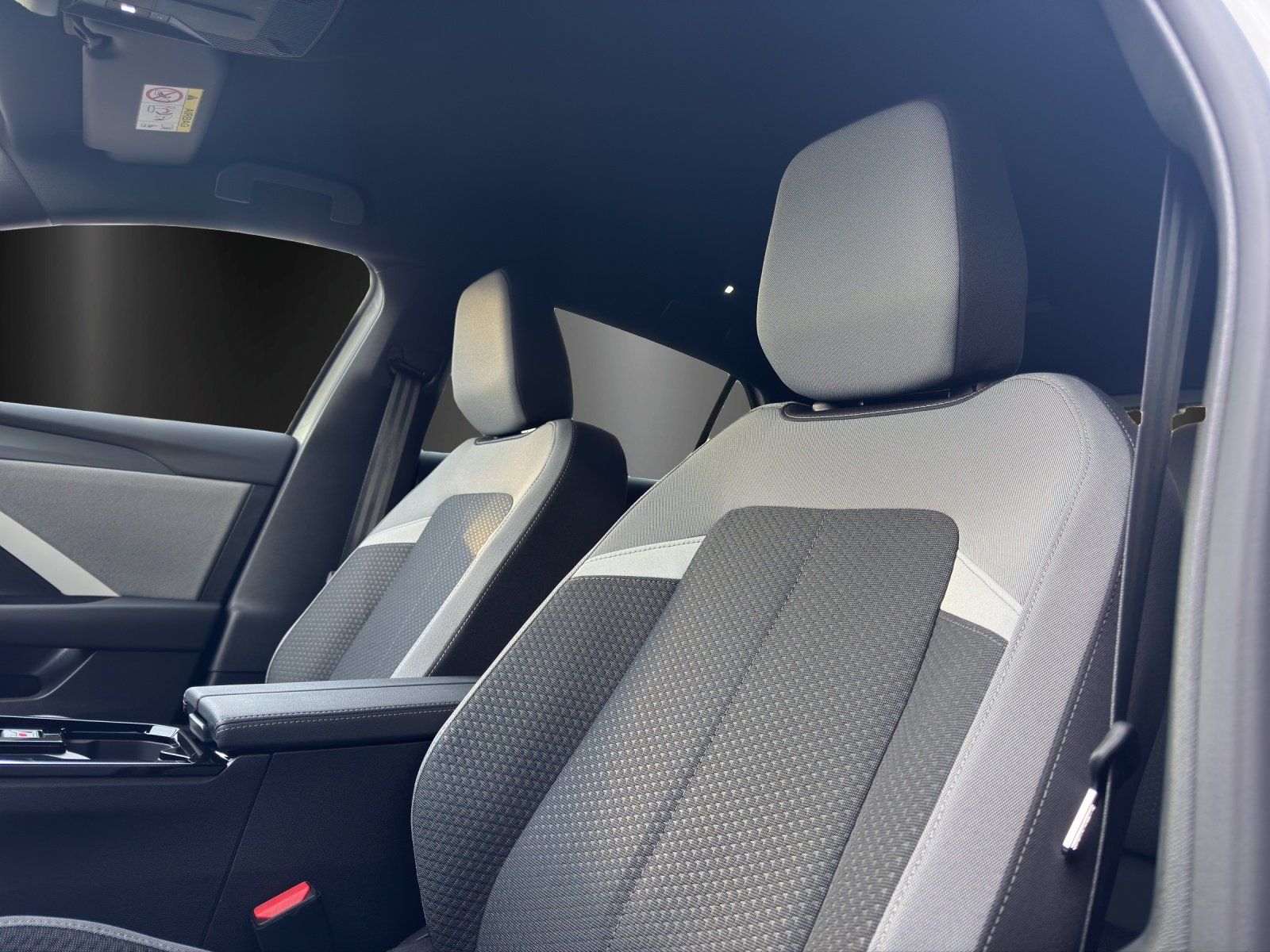 Fahrzeugabbildung Opel Astra 1,2 Turbo Edition AHK/KOMFORT/AGR-SITZ/PD