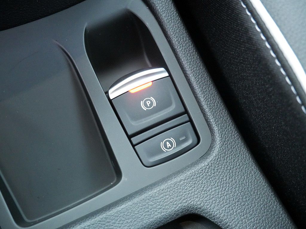 Fahrzeugabbildung Renault Clio Techno TCe 140 PDC SHZ KAMERA NAVI LED