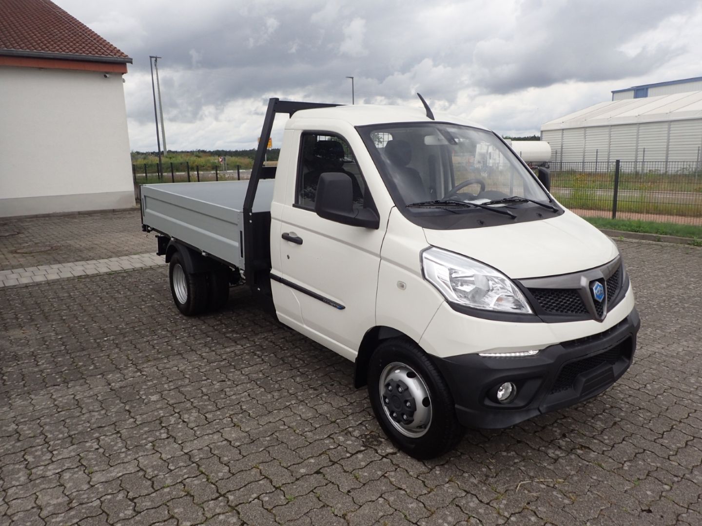 Fahrzeugabbildung Piaggio Porter NP6 TW Kipper LR 2,53m Pritschenlänge LPG