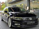Volkswagen Passat Limo 2x R-LINE 4M./PANO/VIRTUEL/HUD/DYNAU - VW Passat Gebrauchtwagen in Bielefeld