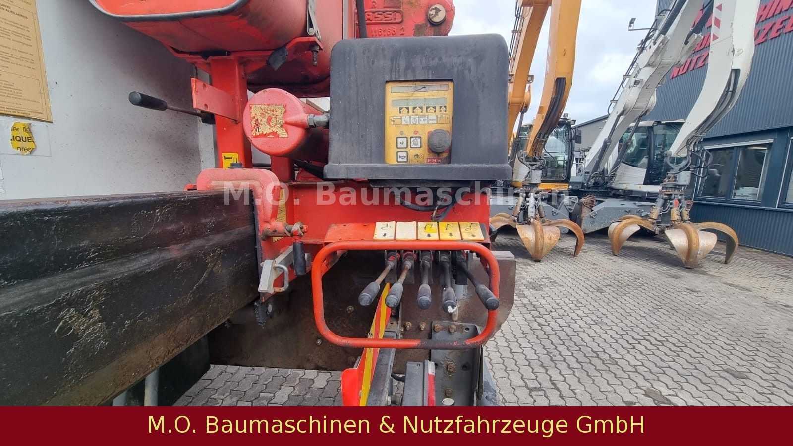 Fahrzeugabbildung Renault Renault Kerax 370 dci / Kran Fassi T 130 /