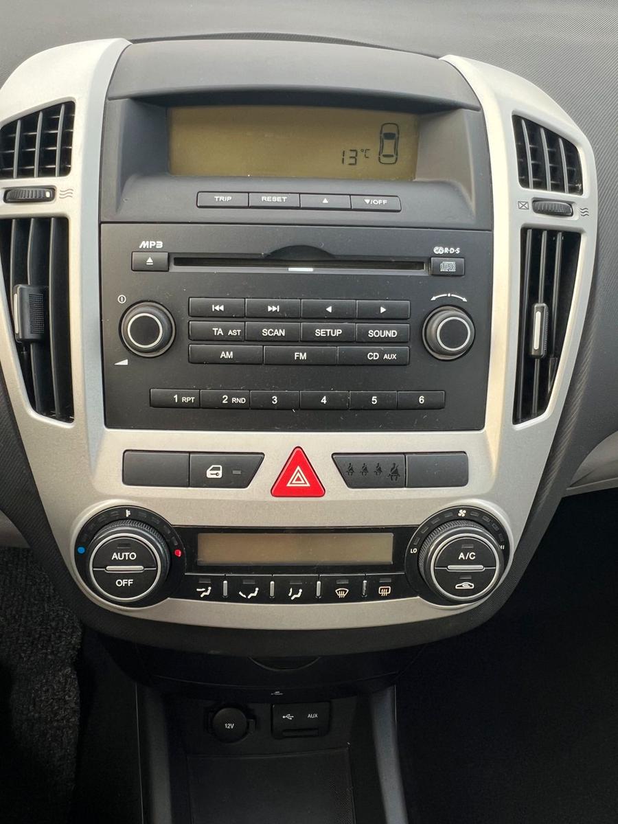 Kia cee'd 2008 — photo 11