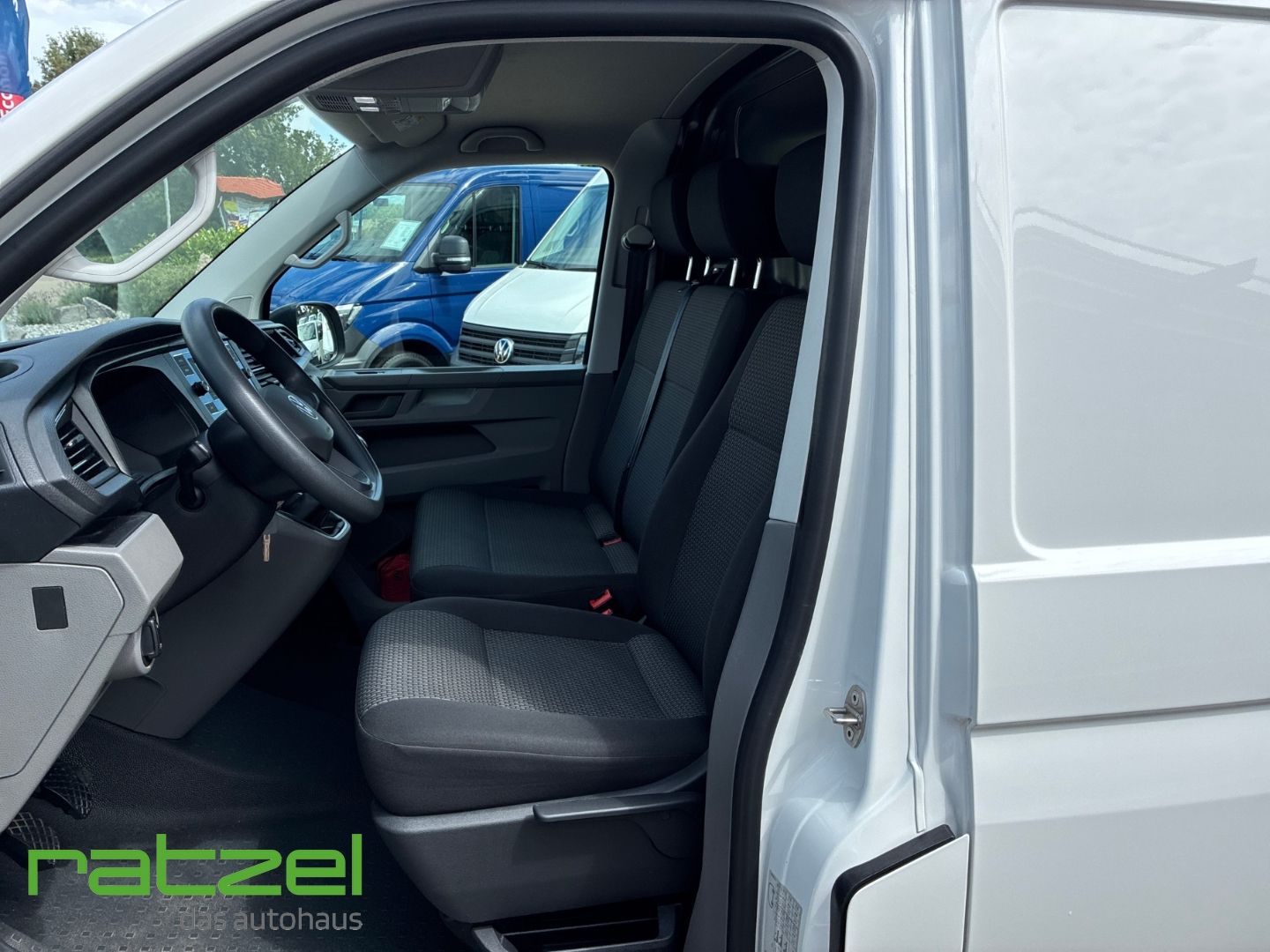 Fahrzeugabbildung Volkswagen T6.1 Kasten 2.0 TDI KR AHK+PDC+Würthregal DAB No