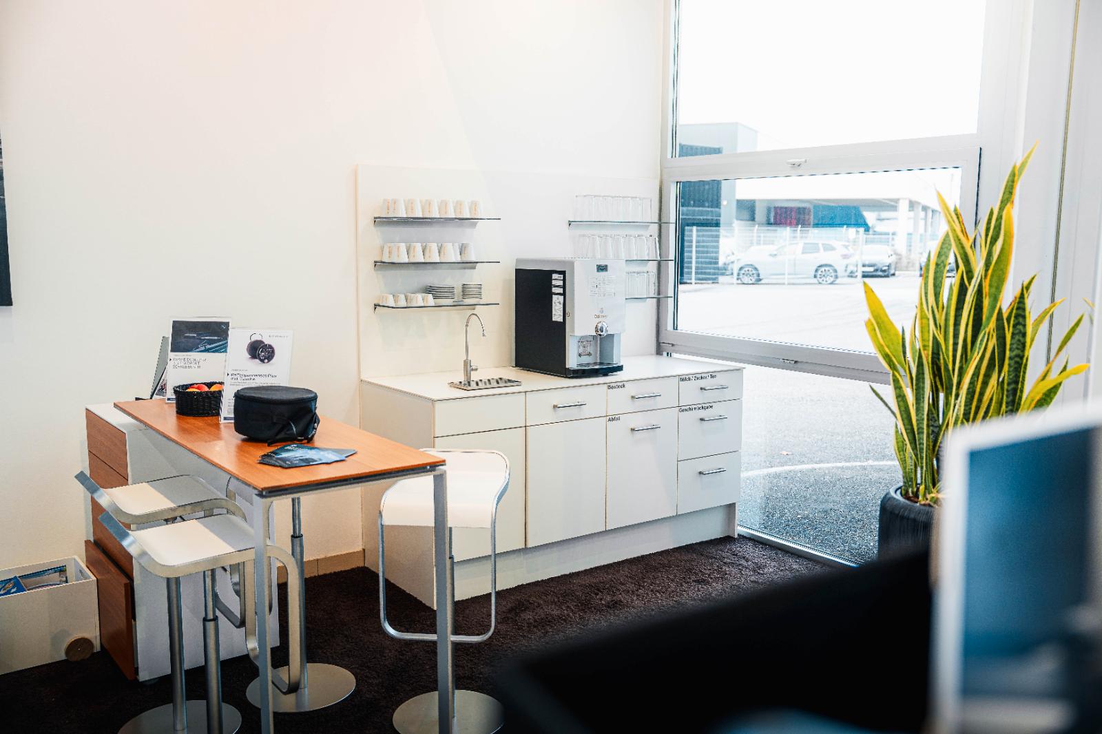 showroom-image-bottom