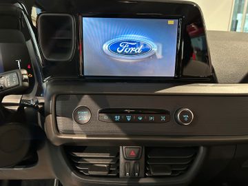 Ford Tourneo Courier Titanium Automatik AHK