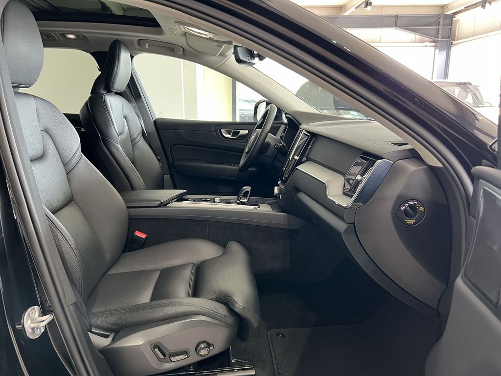Volvo XC60 T6 Plus Dark Recharge AWD ACC Kamera Leder