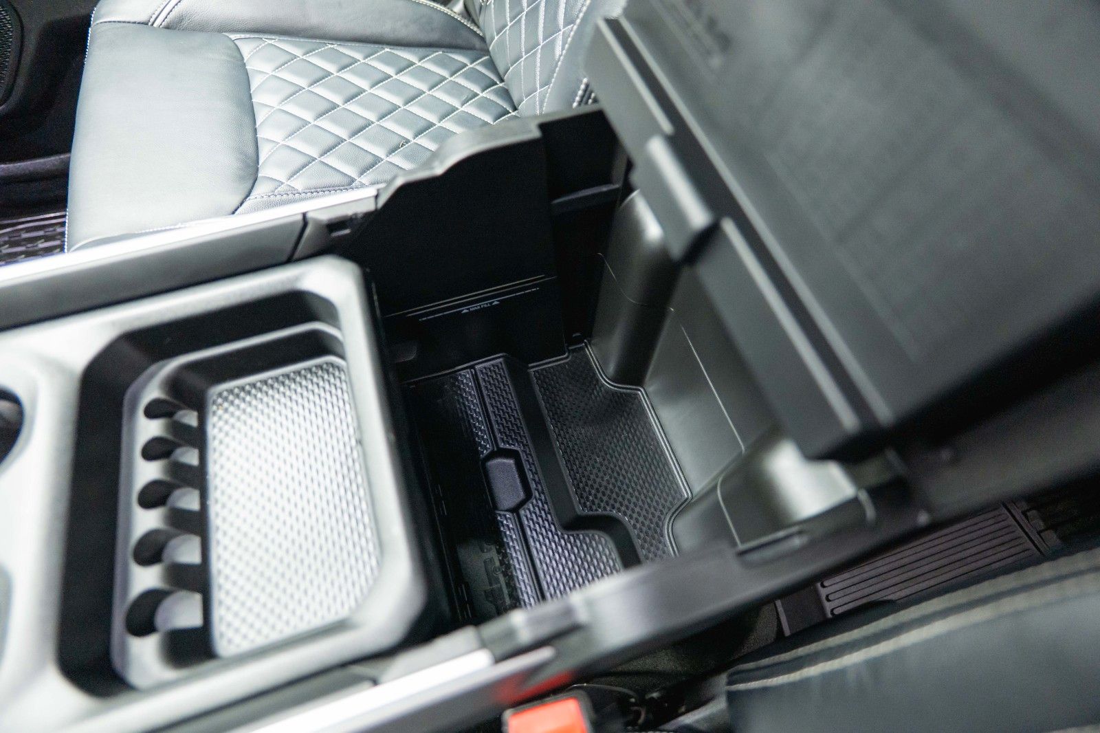 Fahrzeugabbildung Dodge RAM 5.7 V8 HEMI 4x4 OFFROAD Night-Paket *LED*