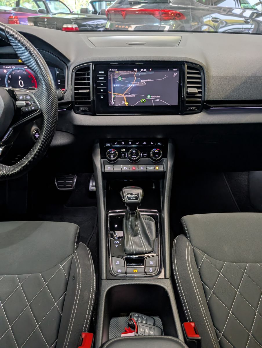 Fahrzeugabbildung SKODA Karoq 2.0 TDI DSG Sportline 4x4 ACC LED Cam AHK