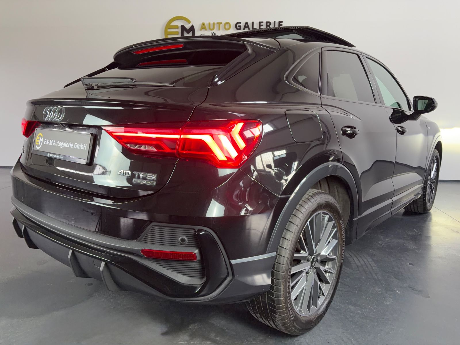Audi Q3 Sportback 40 TFSI qu S line Pano Kam AHK blac foto 6