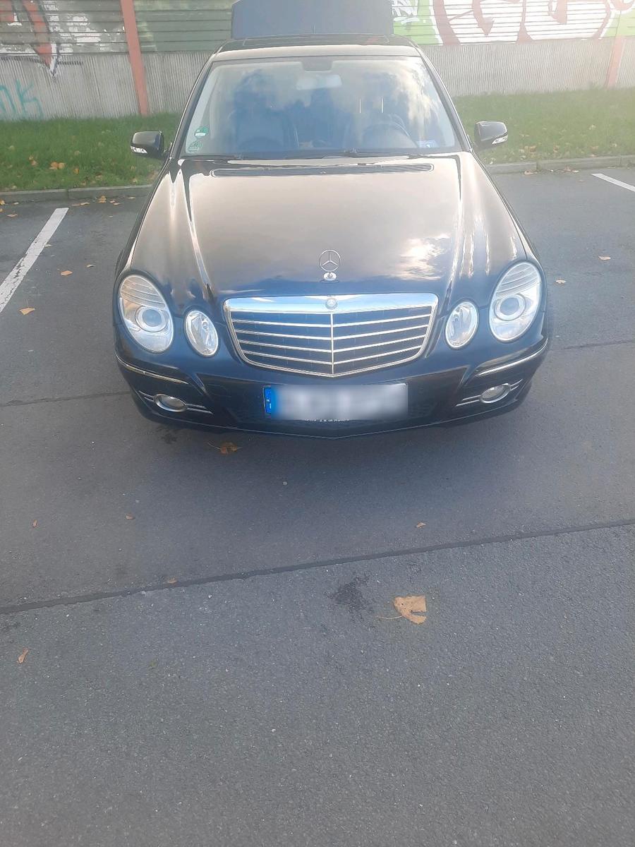 Mercedes-Benz 220