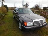 Mercedes-Benz Mercedes Benz - gebrauchte Mercedes-Benz E 200 aus dem Jahr 1992