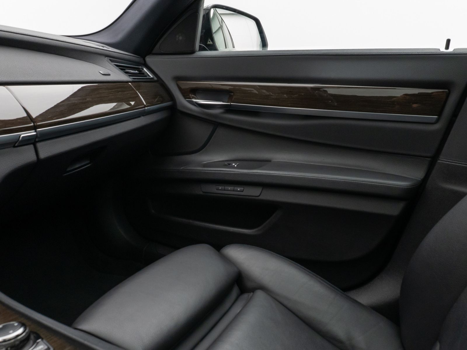 Fahrzeugabbildung BMW 740d xD Glasdach Kamera HUD HiFi Lenkrhzg SoftCl