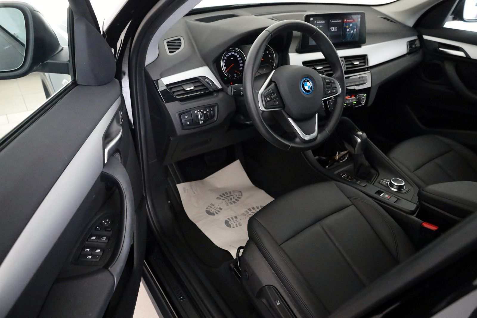 Fahrzeugabbildung BMW X1 xDrive 25e Advantage,Leder,Navi,HUD,Kamera,SH