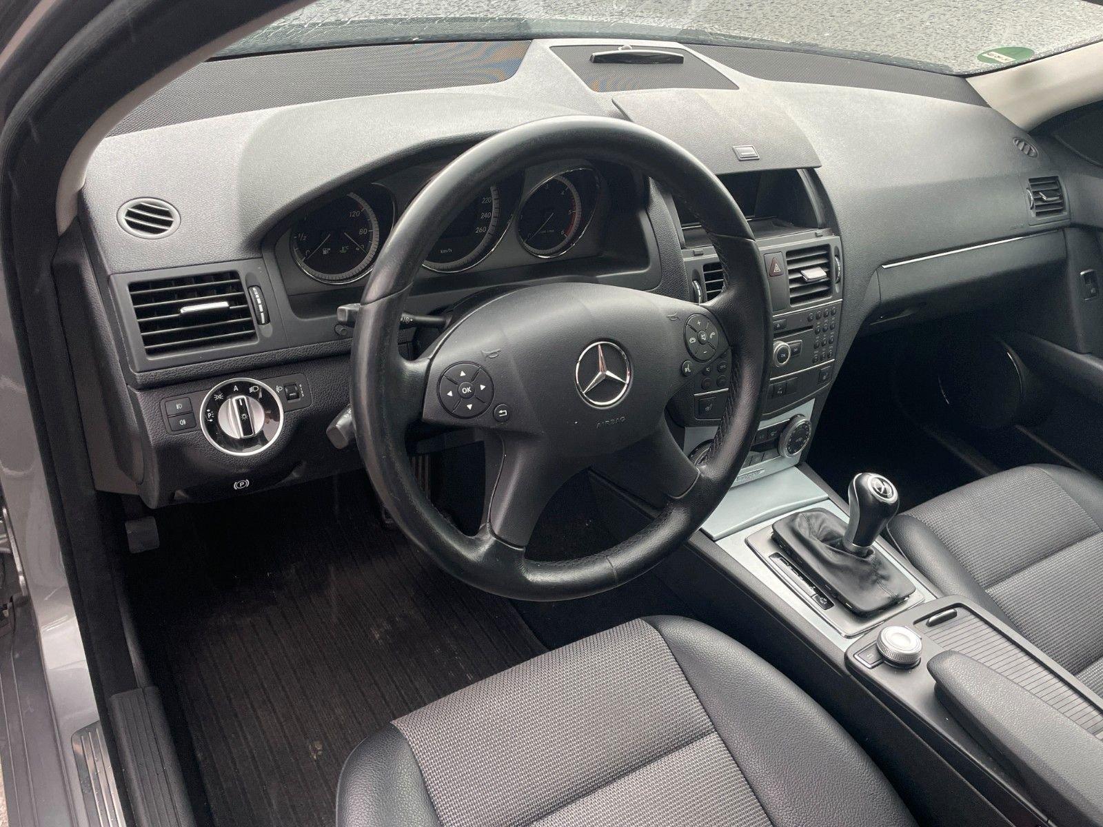 Mercedes-Benz C220 2011 — photo 8
