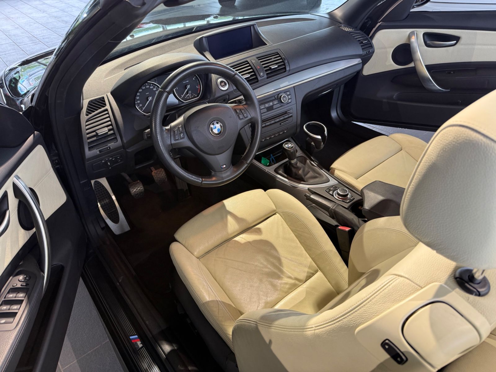 Fahrzeugabbildung BMW 120d Cabrio M Sport *Xenon*NaviProf * PDC*KomfZ*