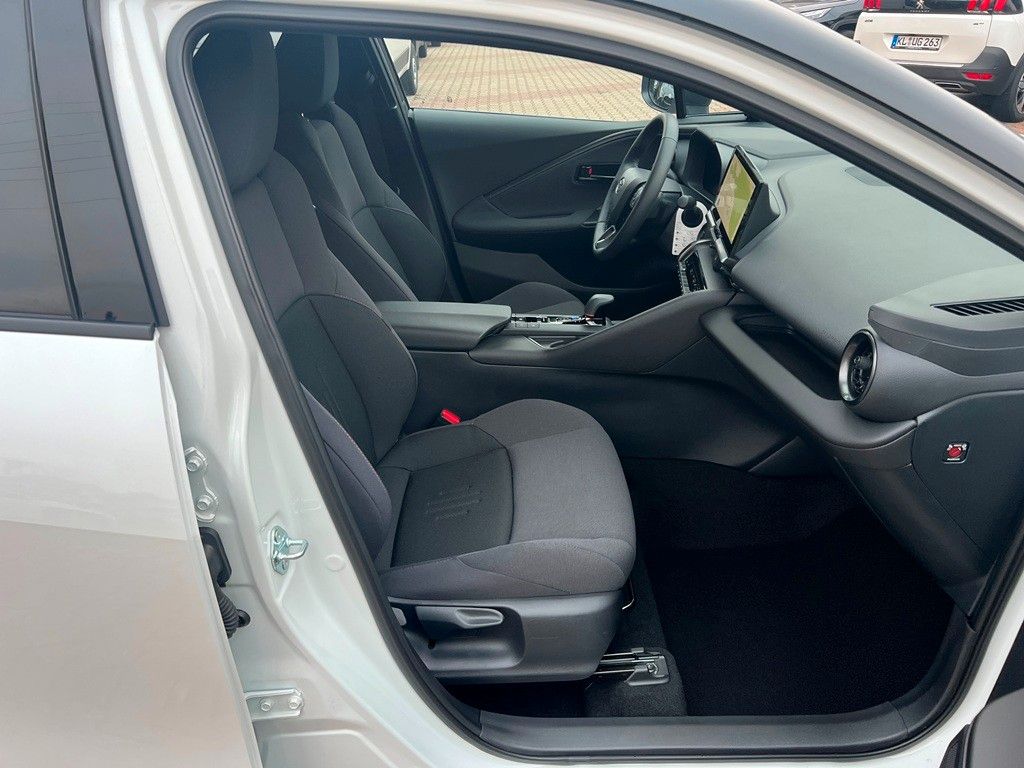 Fahrzeugabbildung Toyota C-HR 2.0 Plug-In Hybrid FWD