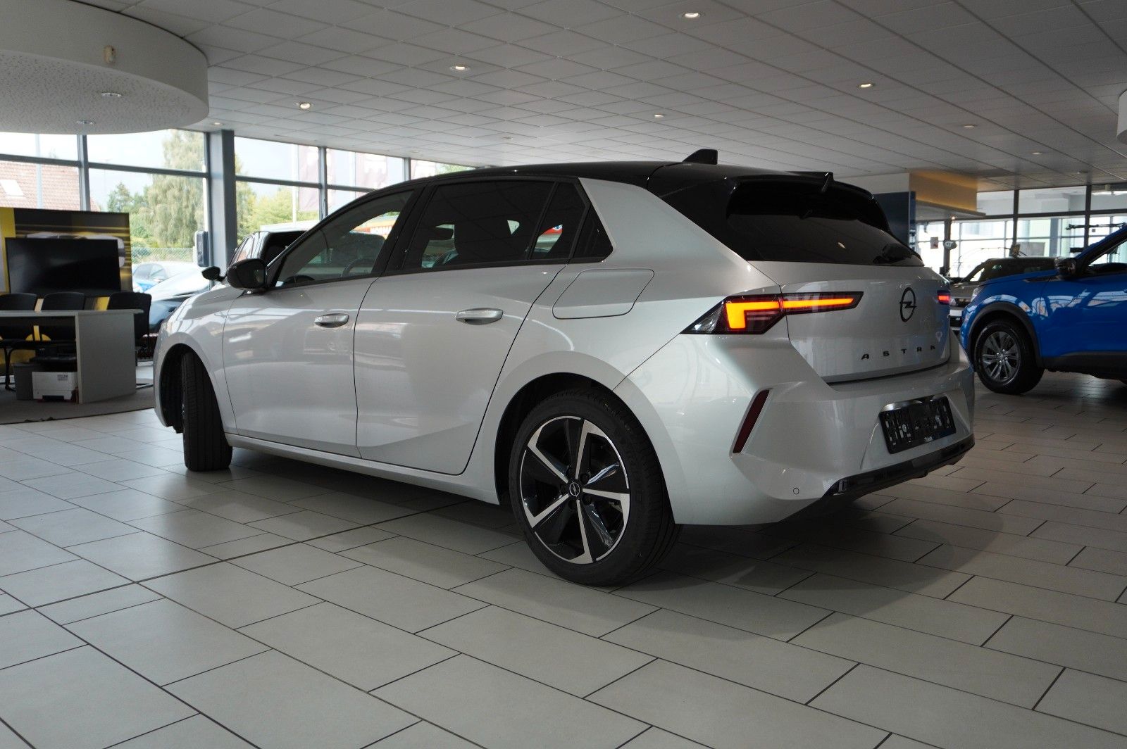 Fahrzeugabbildung Opel Astra L Lim. 1.6 HYBRID GS SPORT NAVI/360°/SPORT