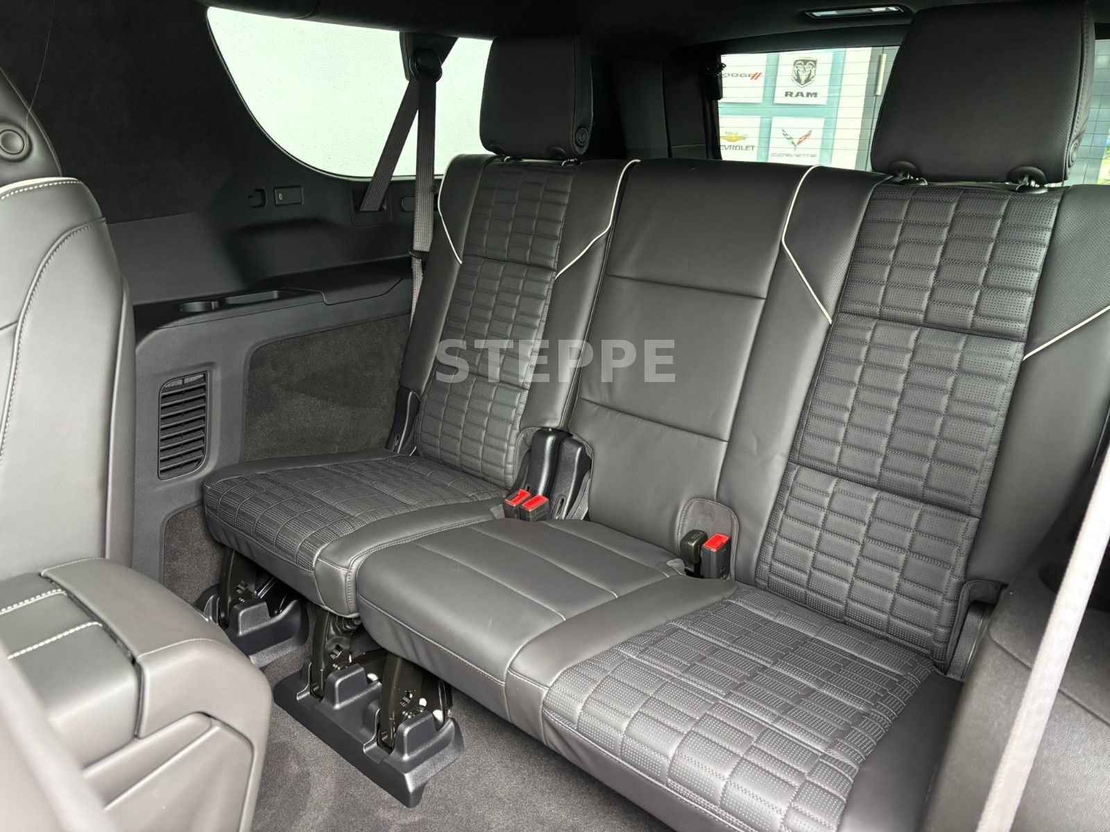 Cadillac Escalade  MY26 6.2 V8 ESV Platinum Luxury 24"