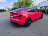 Tesla Model Y Performance AWD, schwarz, rot foliert - Tesla Model Y in Krefeld
