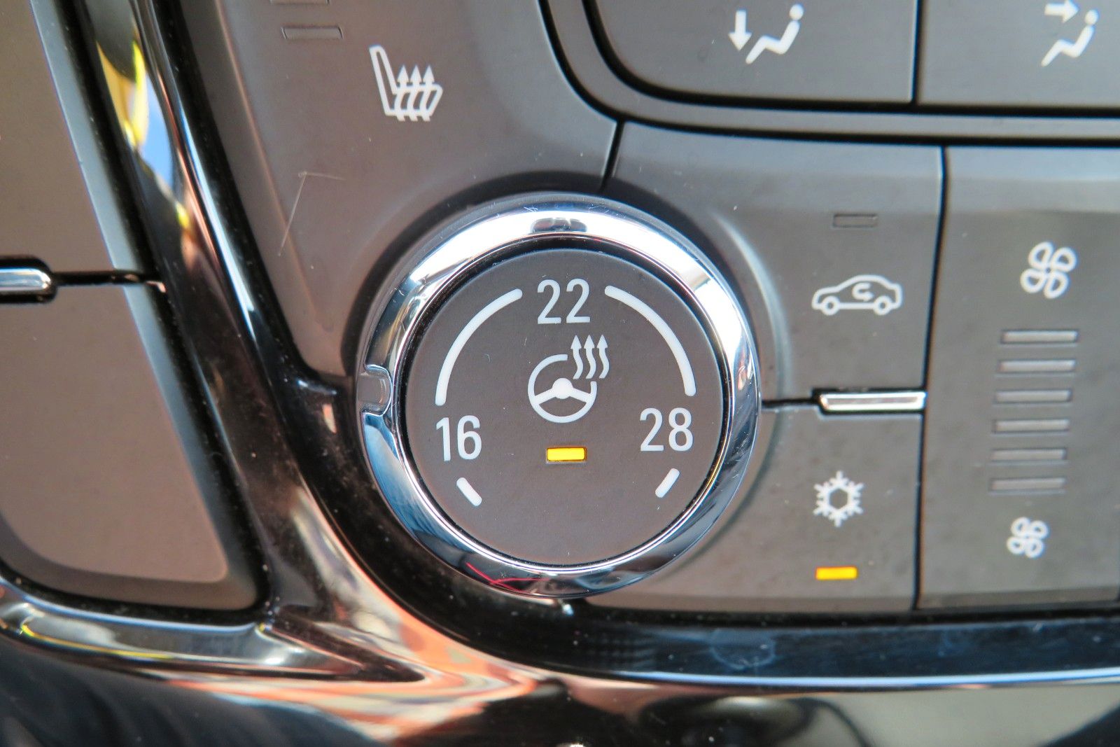 Fahrzeugabbildung Opel Mokka X OPC KAMARA SITZH. GRA PDC APP-CON SPORT
