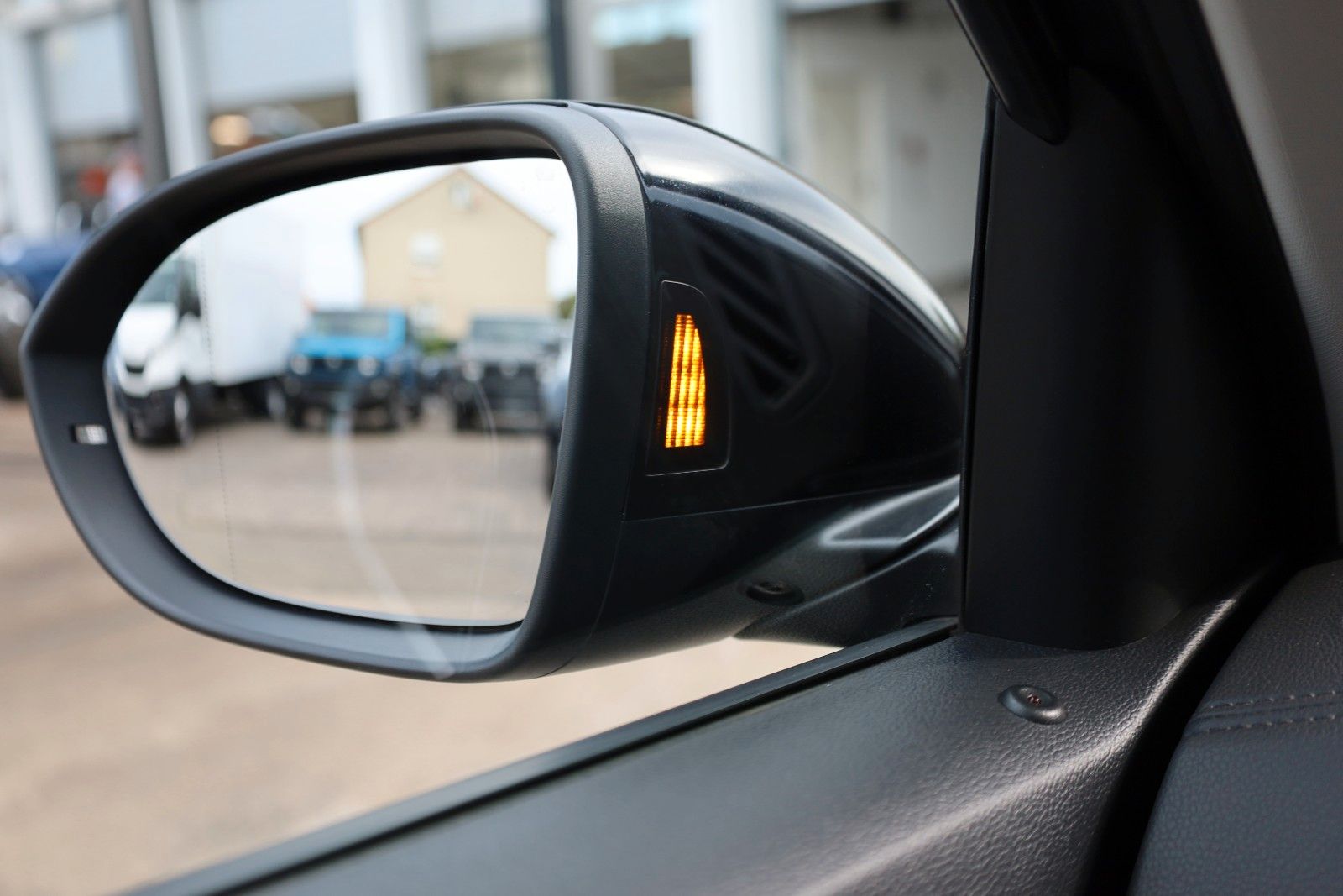 Fahrzeugabbildung Volkswagen T-Roc Style T.Leder,Navi,LED,ACC,SH,PDC,SR+WR