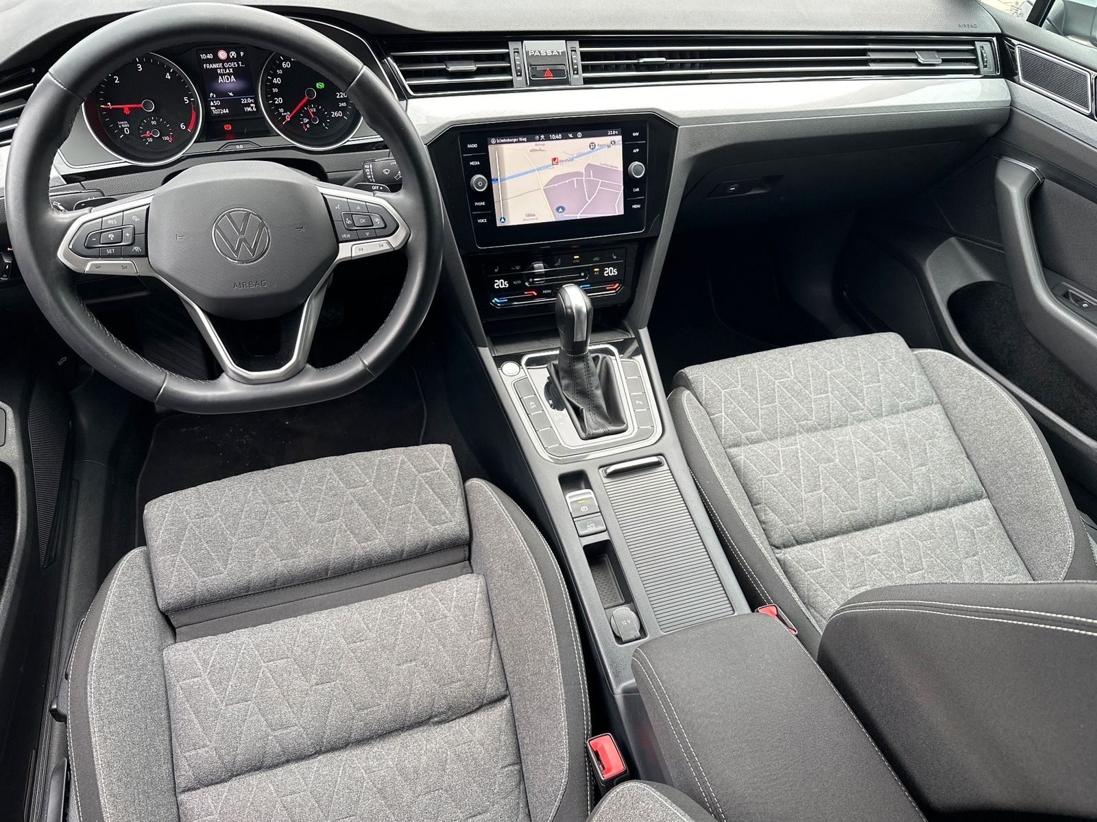 Fahrzeugabbildung Volkswagen Passat Variant 2.0 TDI DSG Business NAV+LED+AHK