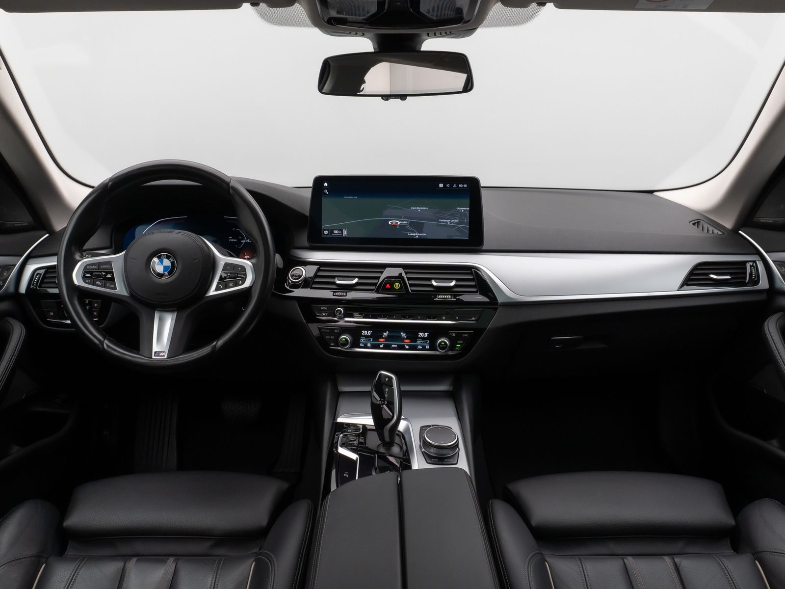 Fahrzeugabbildung BMW 520d xD Panorama Kamera HUD DAB H/K AHK Leder