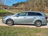Toyota Avensis Combi 2,2-l-D-CAT Executive Executive - Toyota Avensis Combi Gebrauchtwagen
