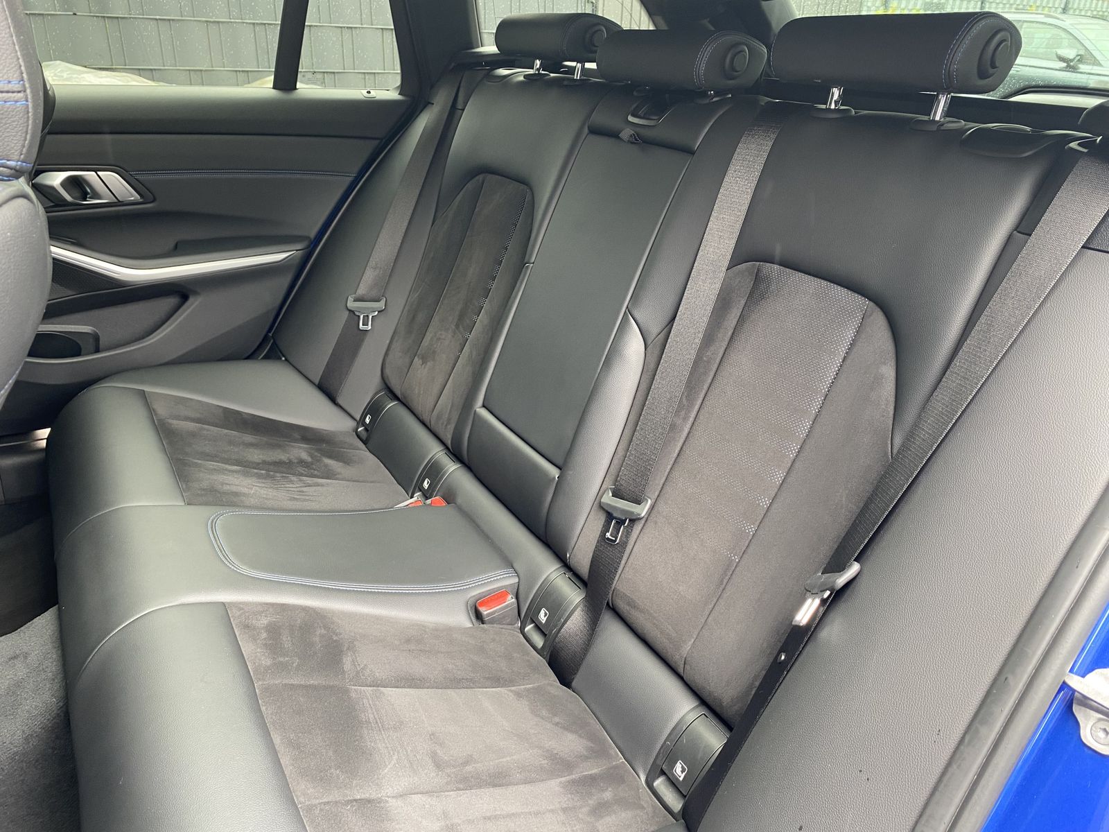 Fahrzeugabbildung BMW 330e Touring M-Sport NAV+LED+AHK+HEAD-UP+PANO+PP
