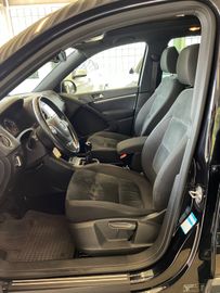 Volkswagen Tiguan - 11