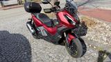 Honda ADV 350 mit Tomtom Navi