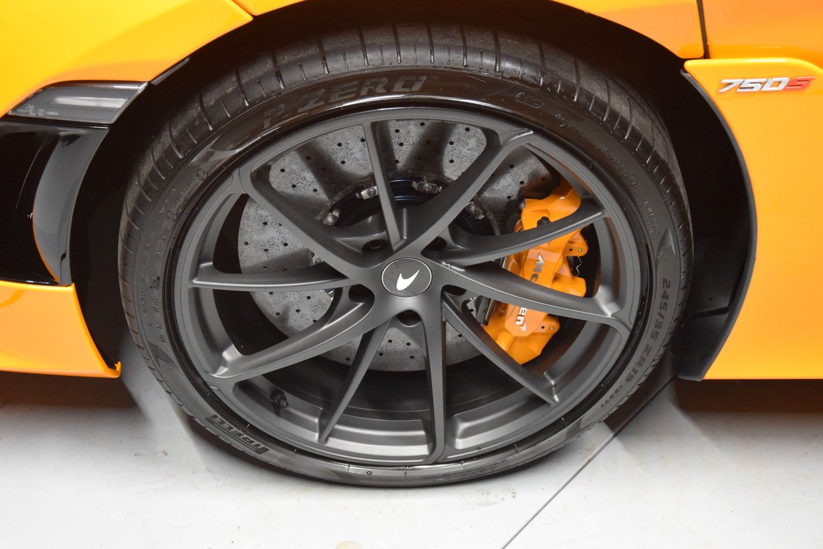 Fahrzeugabbildung McLaren 750S Black Pack / Lift Schale B&W Aero Kamera