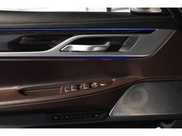BMW 750 - 8