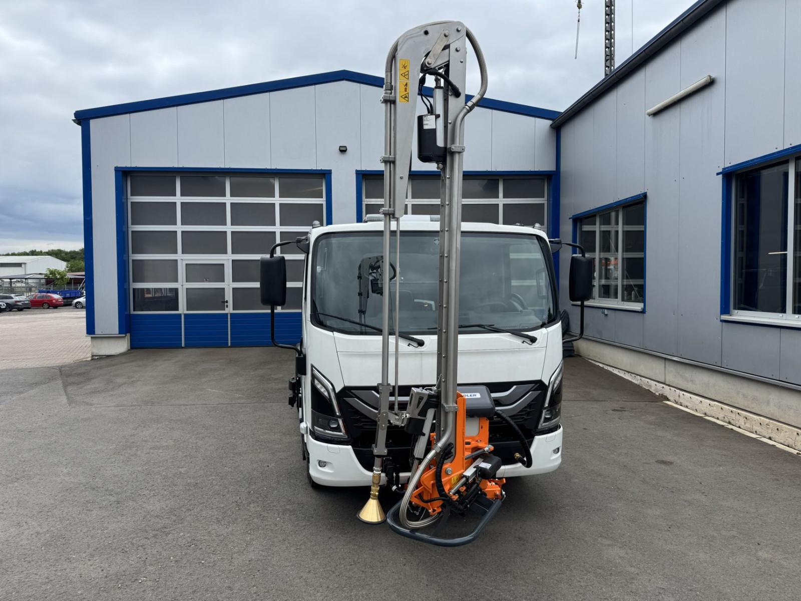 Isuzu M30 F Gießfahrzeug, Gießarm, Wassertank 4250 Ltr