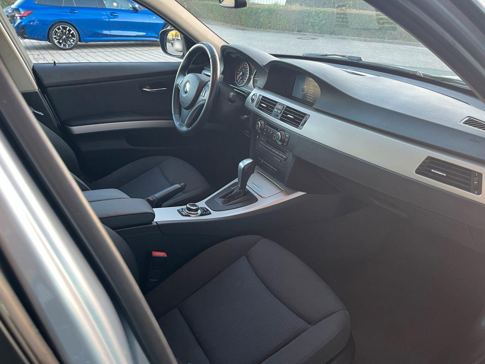 BMW 318 2010 — photo 7