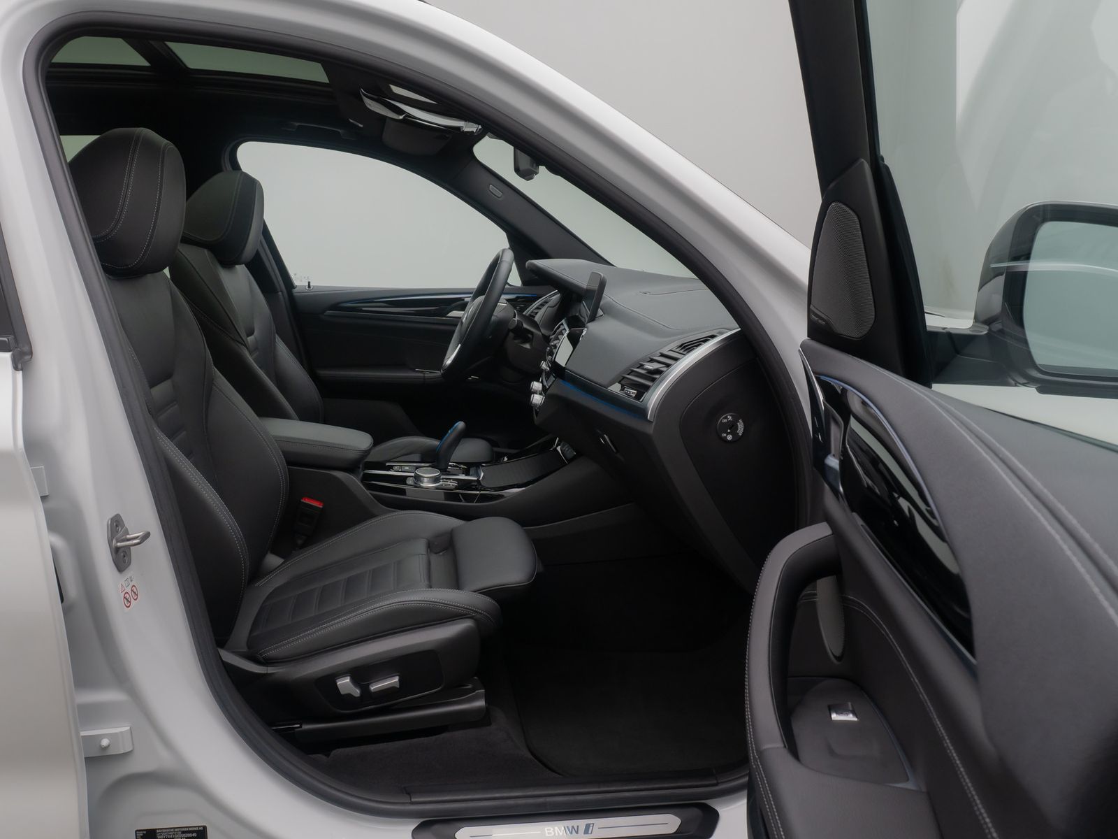 Fahrzeugabbildung BMW iX3 IMPRESSIVE AKH Alarm 360°HUD DAB Panoram 20"