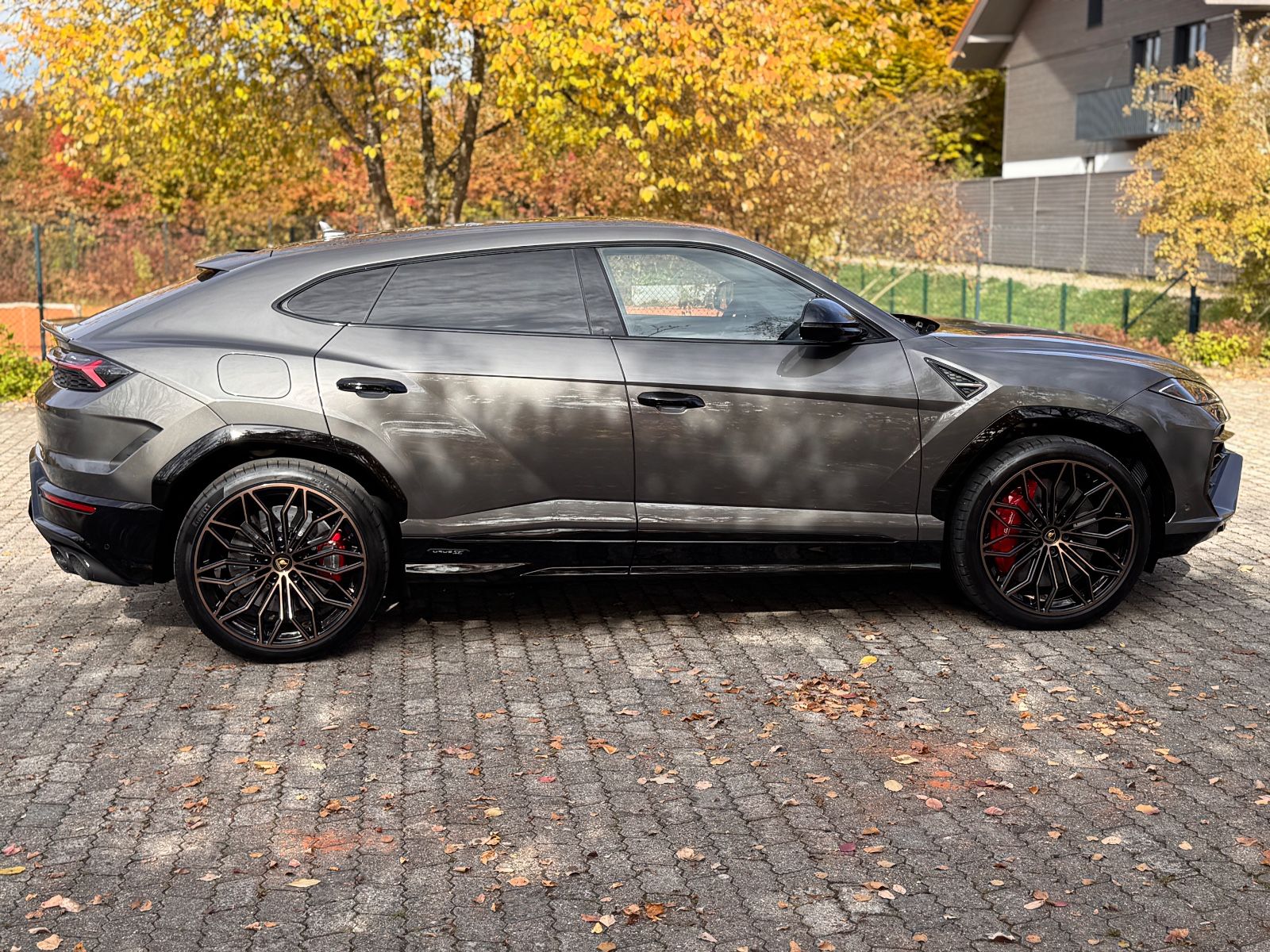 Fahrzeugabbildung Lamborghini URUS SE|BANG/OLUFSEN|PANO|MY25|BLANCO COC