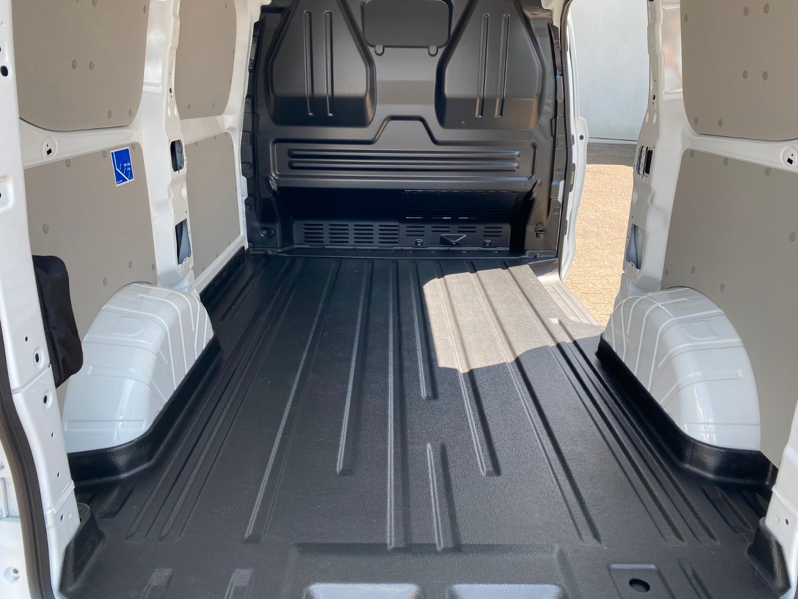 Fahrzeugabbildung Volkswagen T7 2.0 TDI+App+PDC+sofort verfügbar+2x Heckflüge