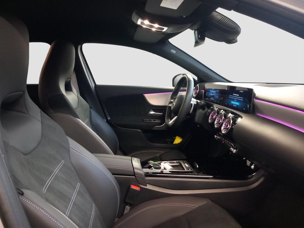 Fahrzeugabbildung Mercedes-Benz A 180 Kompaktlimousine AMG Line*Night Paket*LED